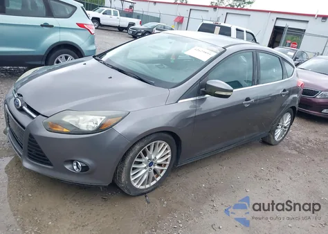 2014 Ford Focus Titanium z USA, uszkodzony, nr VIN 1FADP3N24EL380089